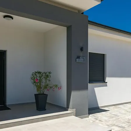 Casa L Villa Pula
