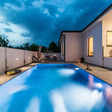 Casa L Villa Pula