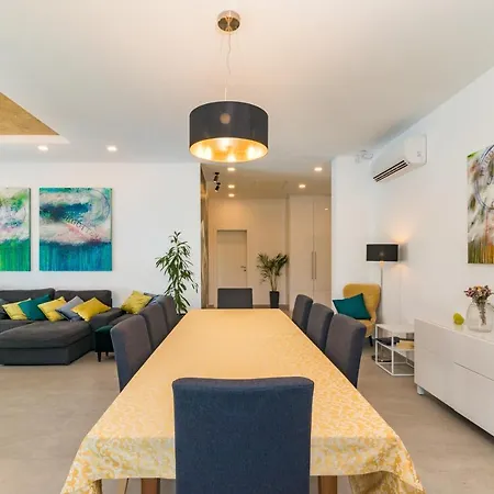 Casa L Villa *