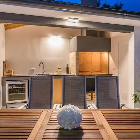 Casa L Villa *