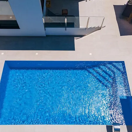 Casa L Villa
